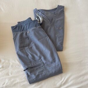 FIGS Women’s Light Blue Scrub Set